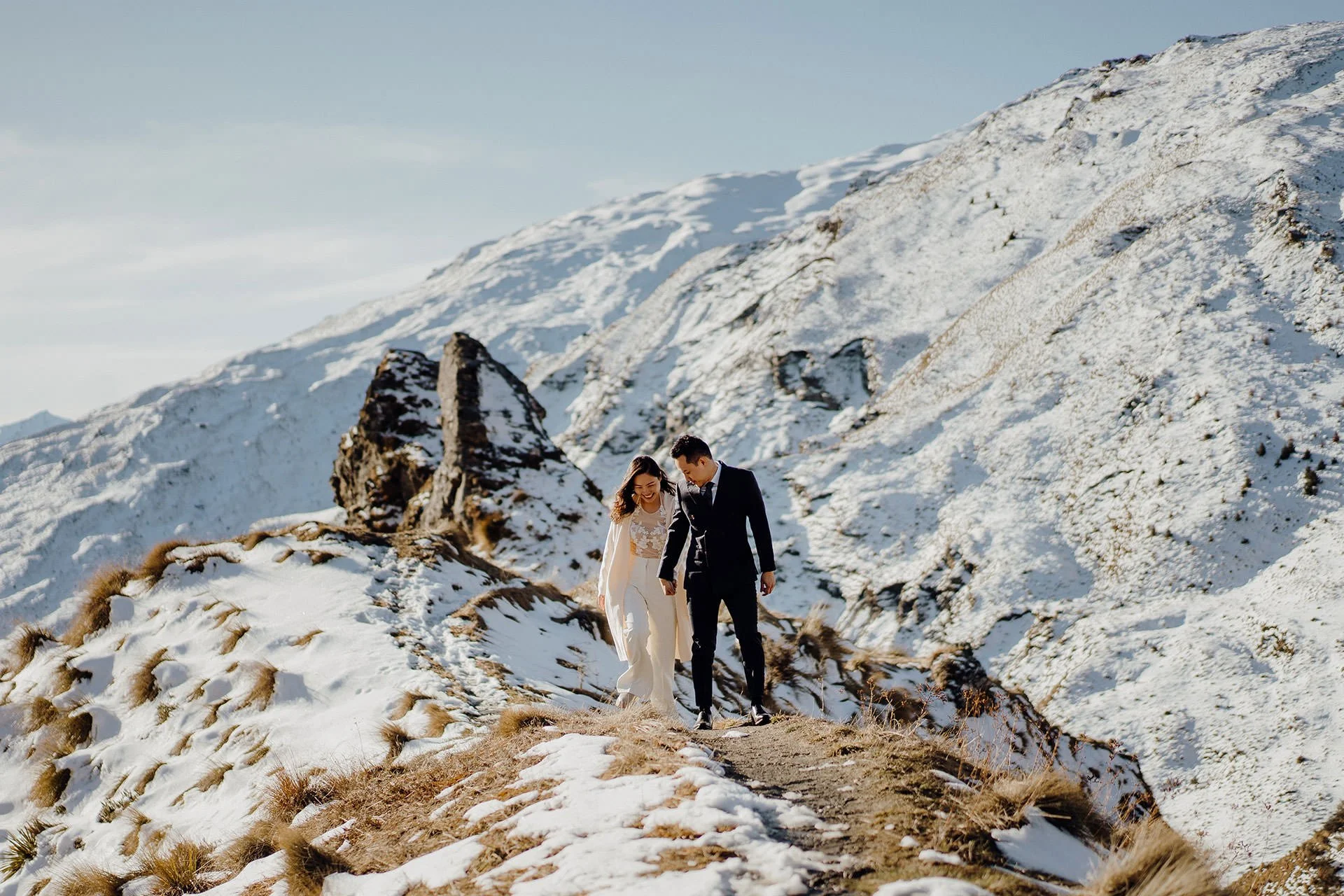  Snowy pre wedding shoot via four wheel drive access in Queenstown. 