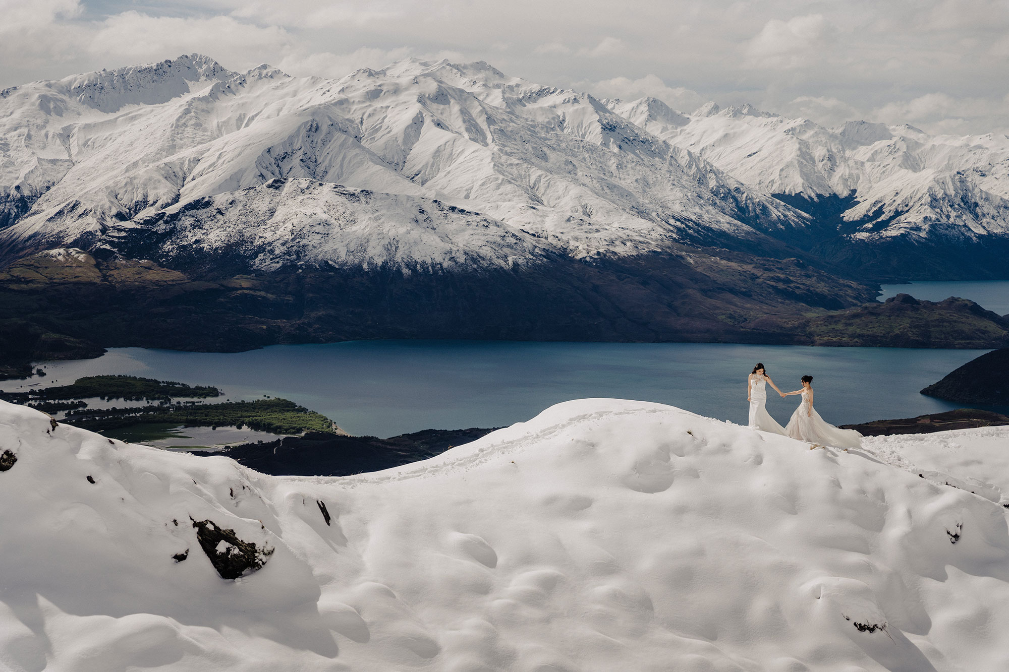 Wanaka elopement photographer at Roys Peak