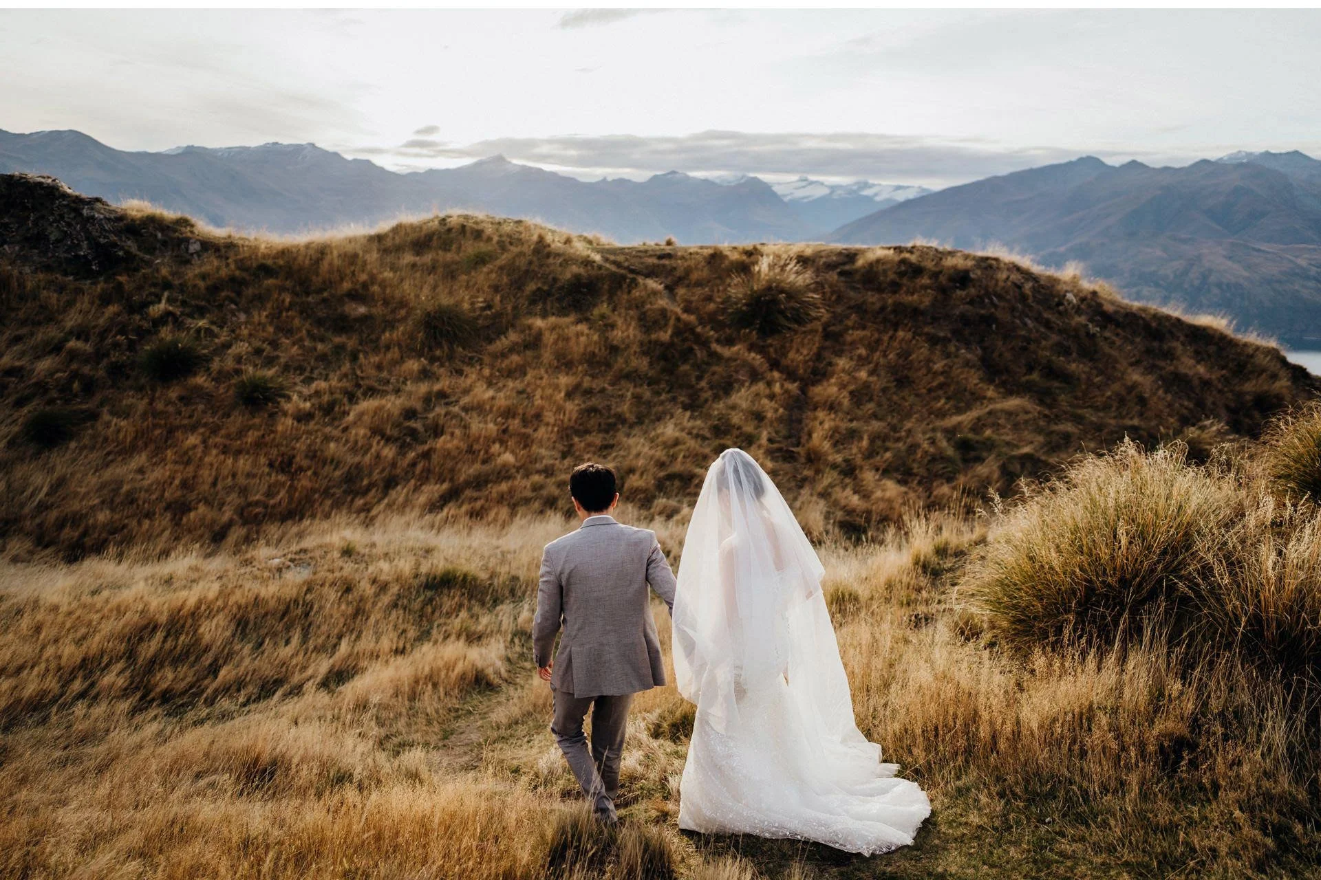 041_Roys-Peak-Heli-Elopement-Photography.jpg