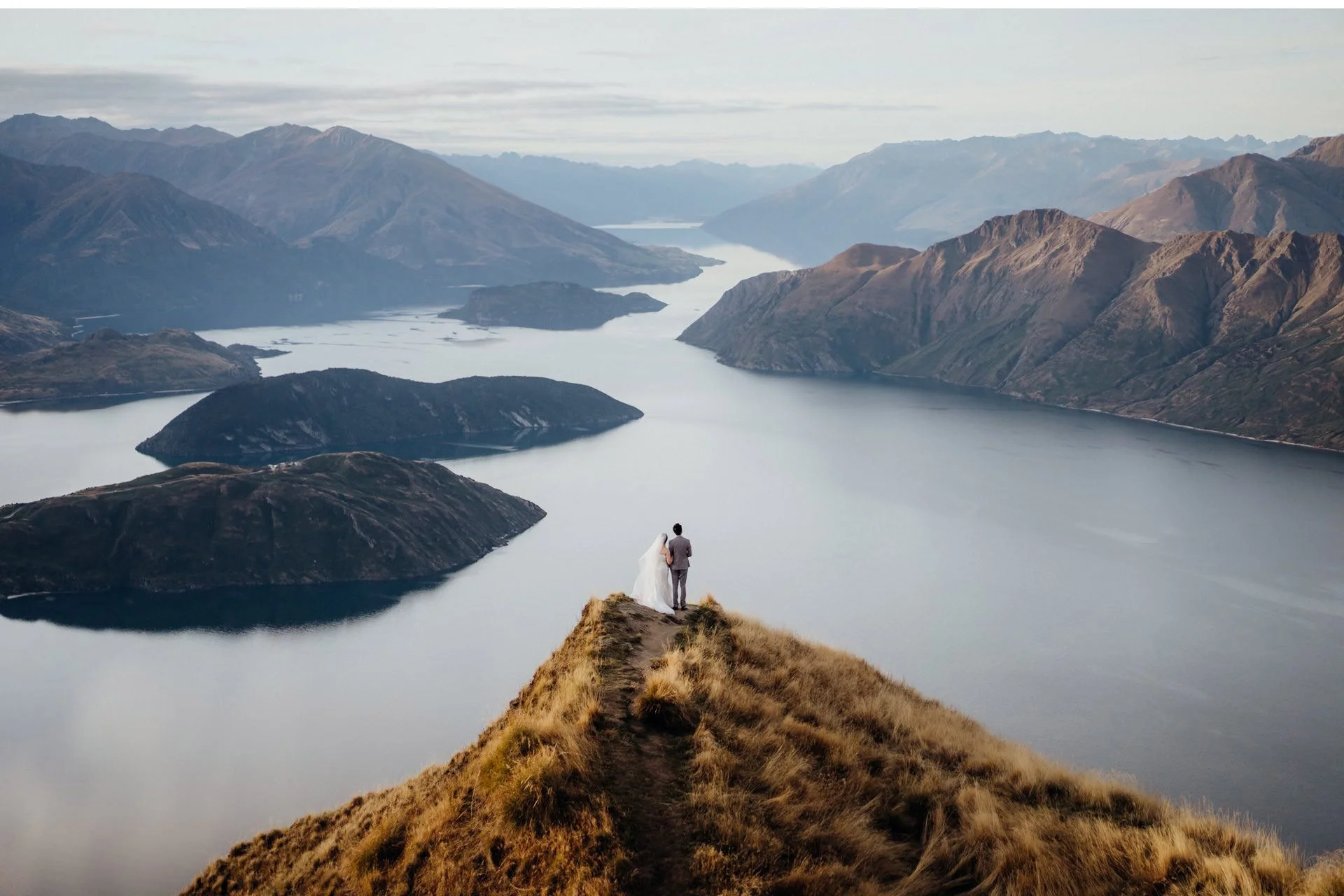 044_Roys-Peak-Heli-Elopement-Photography.jpg
