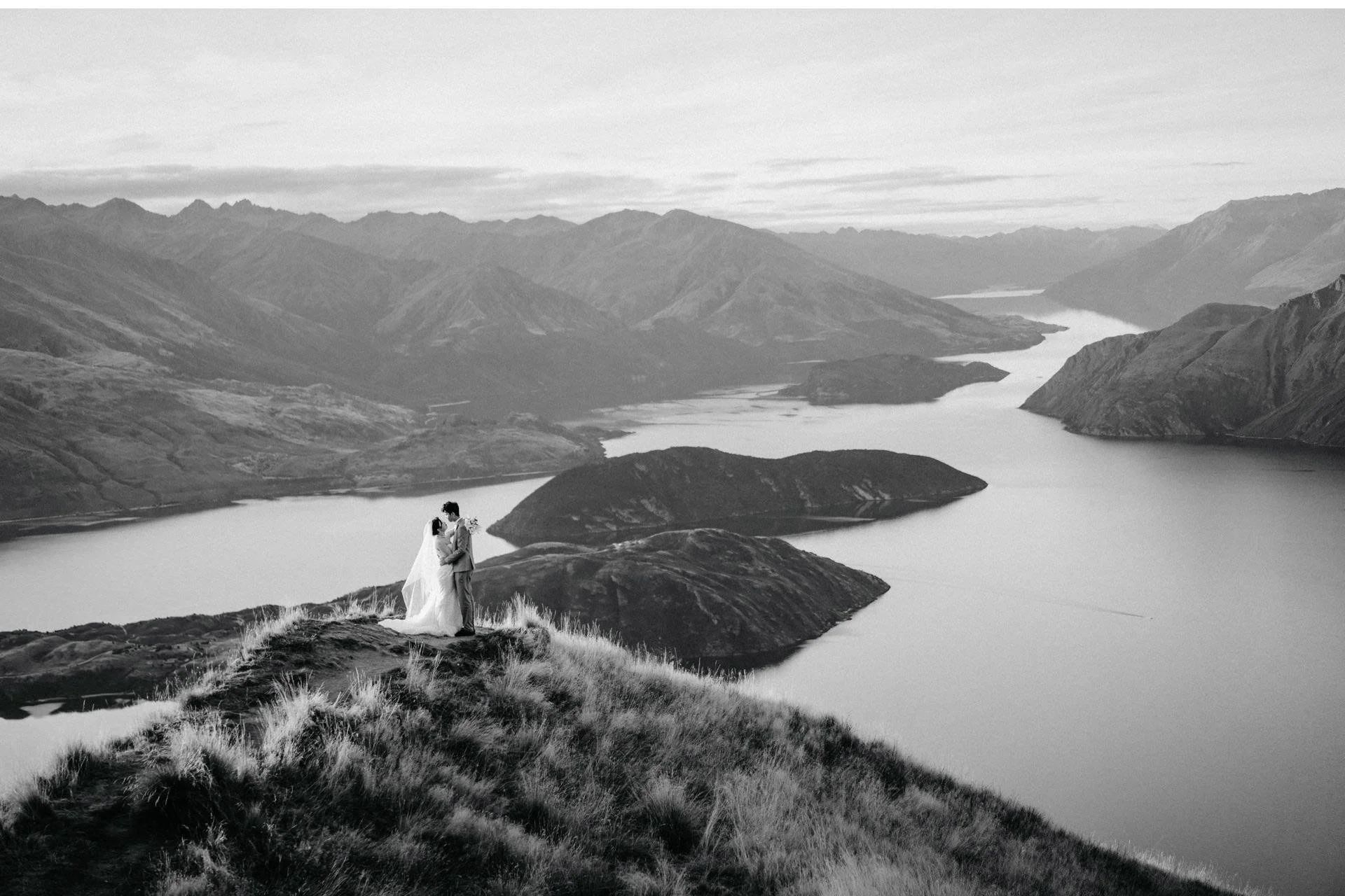 046_Roys-Peak-Heli-Elopement-Photography.jpg