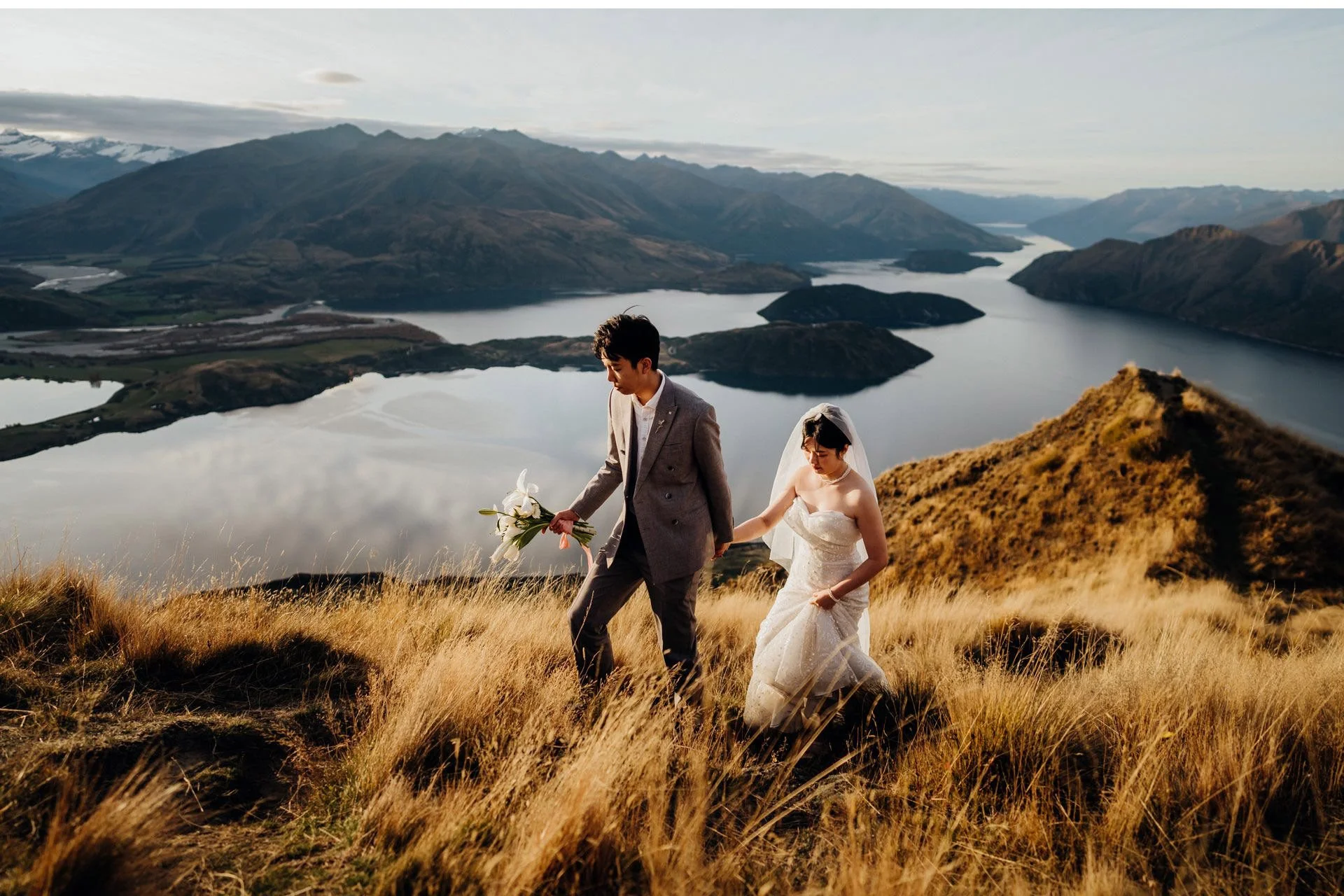 049_Roys-Peak-Heli-Elopement-Photography.jpg
