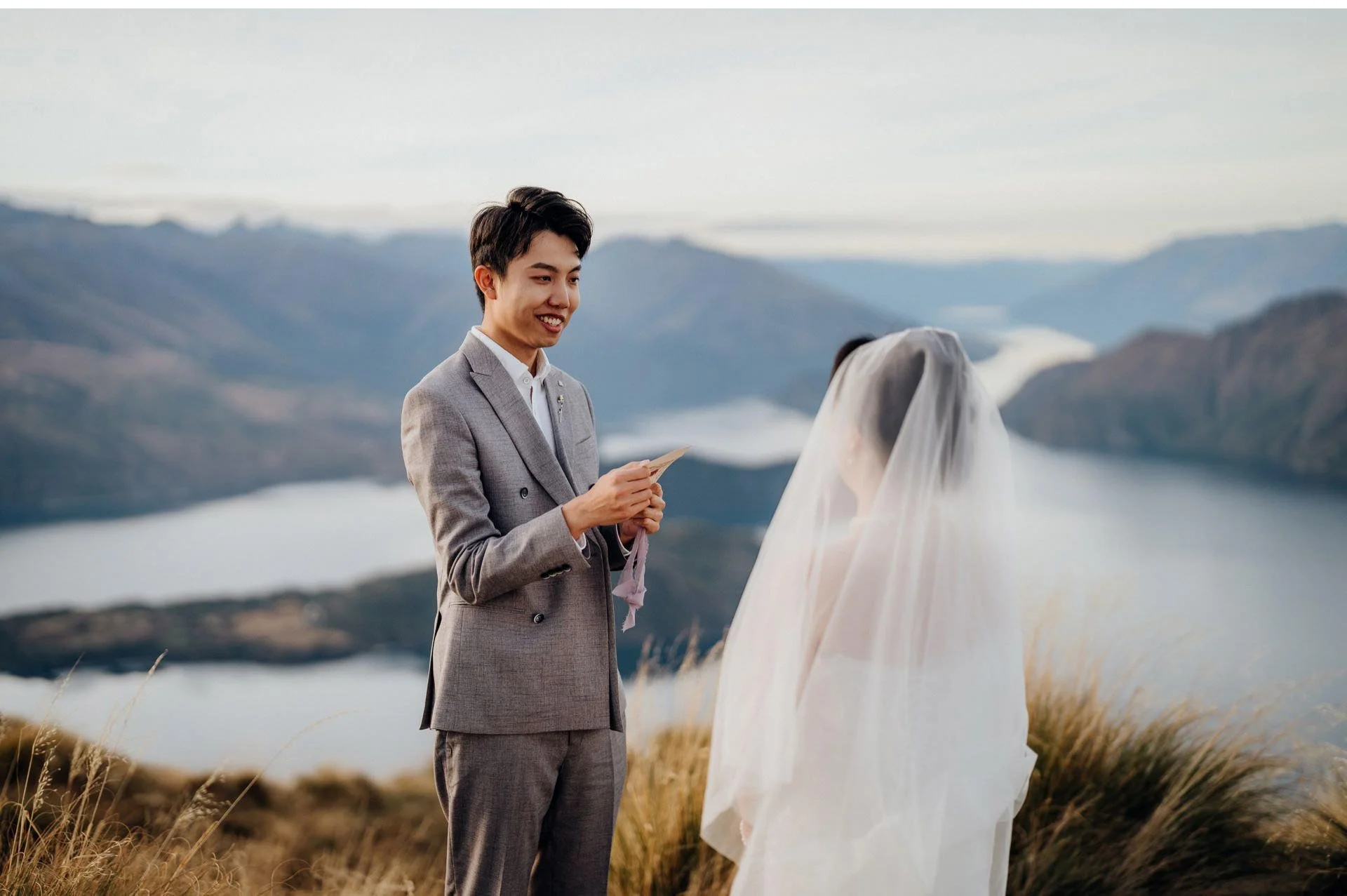 055_Roys-Peak-Heli-Elopement-Photography.jpg