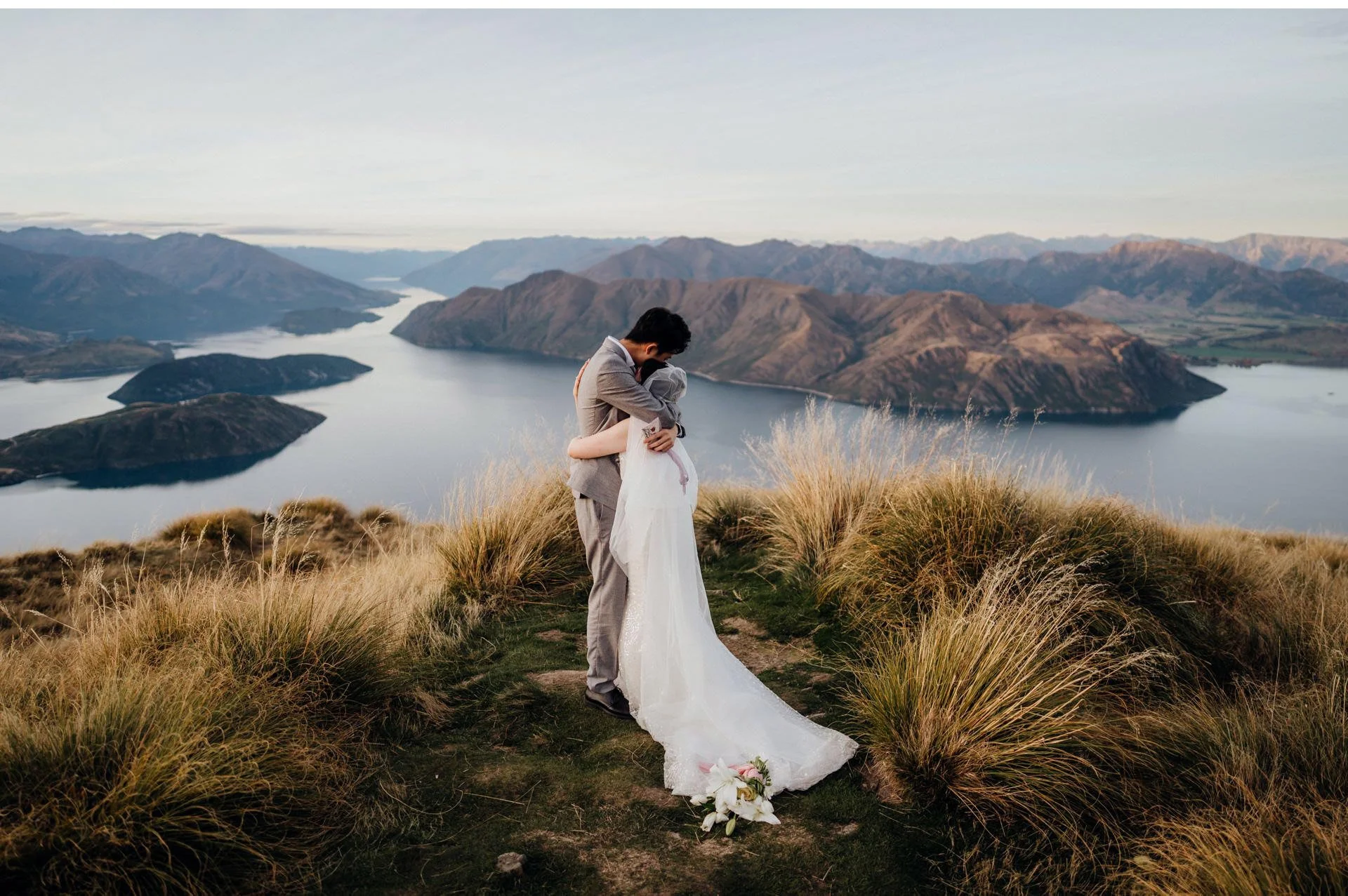 056_Roys-Peak-Heli-Elopement-Photography.jpg