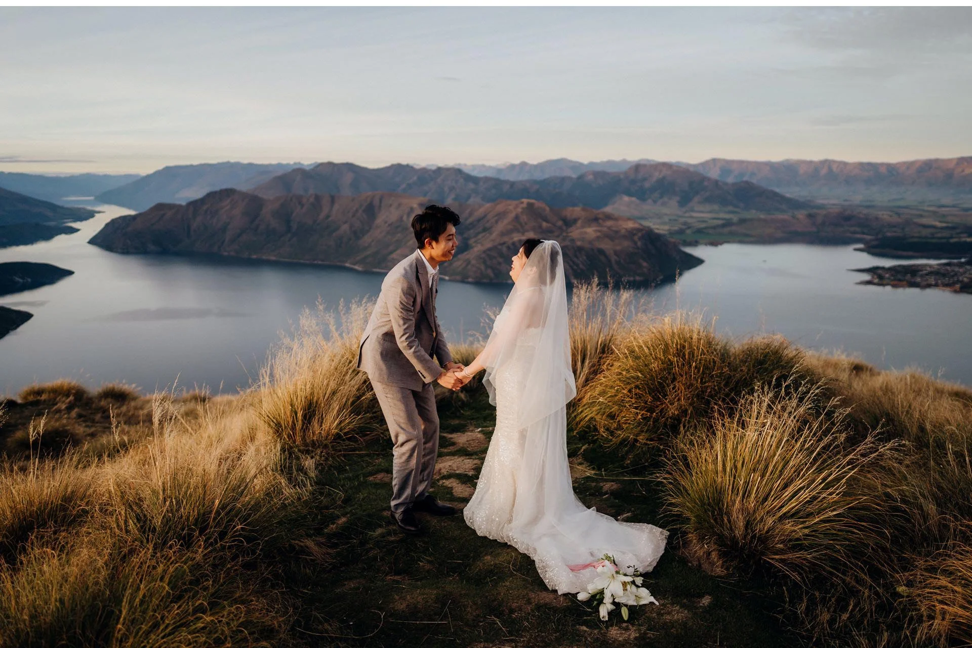 058_Roys-Peak-Heli-Elopement-Photography.jpg