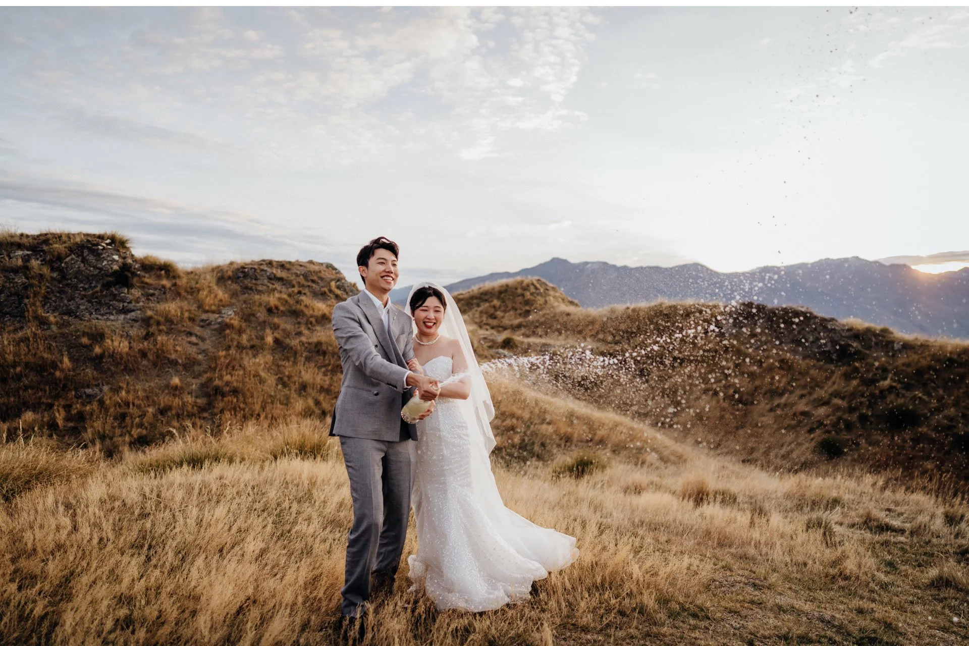 062_Roys-Peak-Heli-Elopement-Photography.jpg