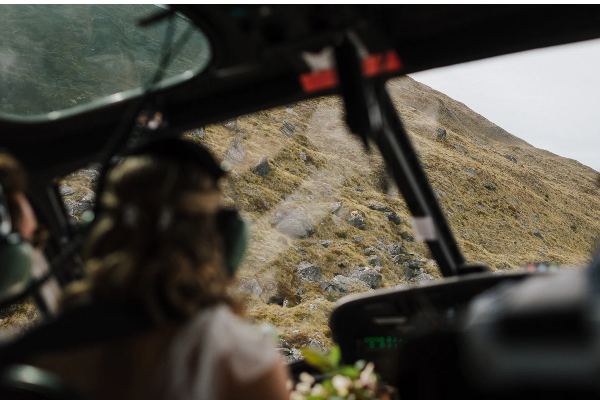 Twin-Peaks-Wanaka-Heli-Elopement-Photographer-005.jpg