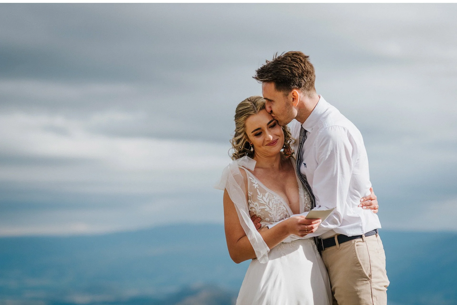 Twin-Peaks-Wanaka-Heli-Elopement-Photographer-011.jpg