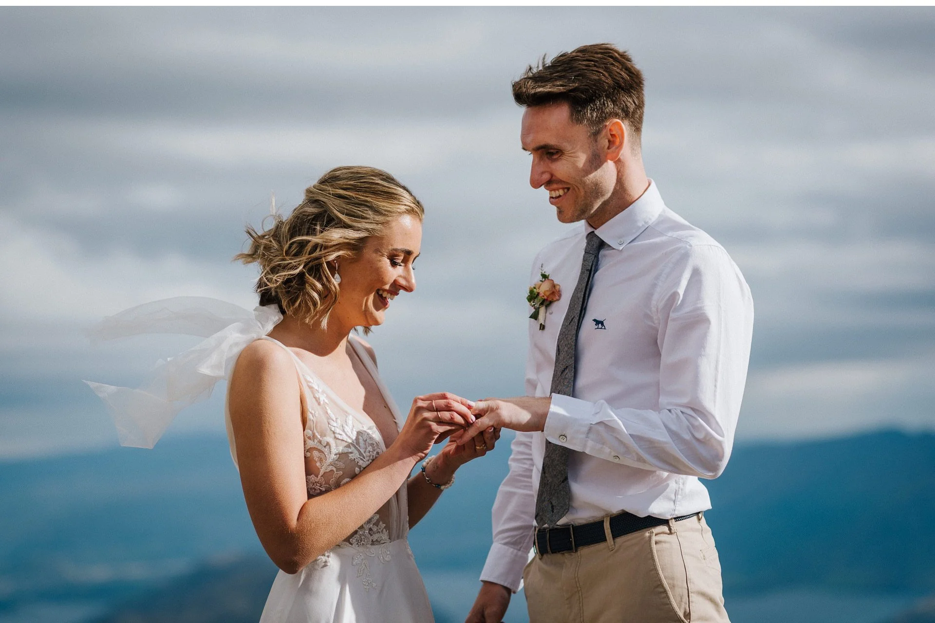 Twin-Peaks-Wanaka-Heli-Elopement-Photographer-013.jpg