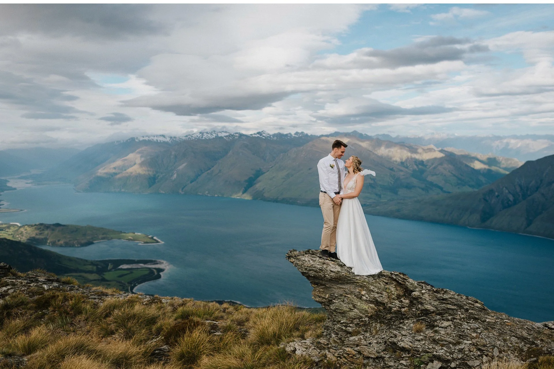 Twin-Peaks-Wanaka-Heli-Elopement-Photographer-025.jpg
