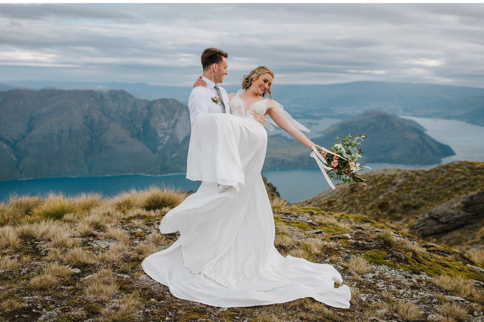 Twin-Peaks-Wanaka-Heli-Elopement-Photographer-027.jpg