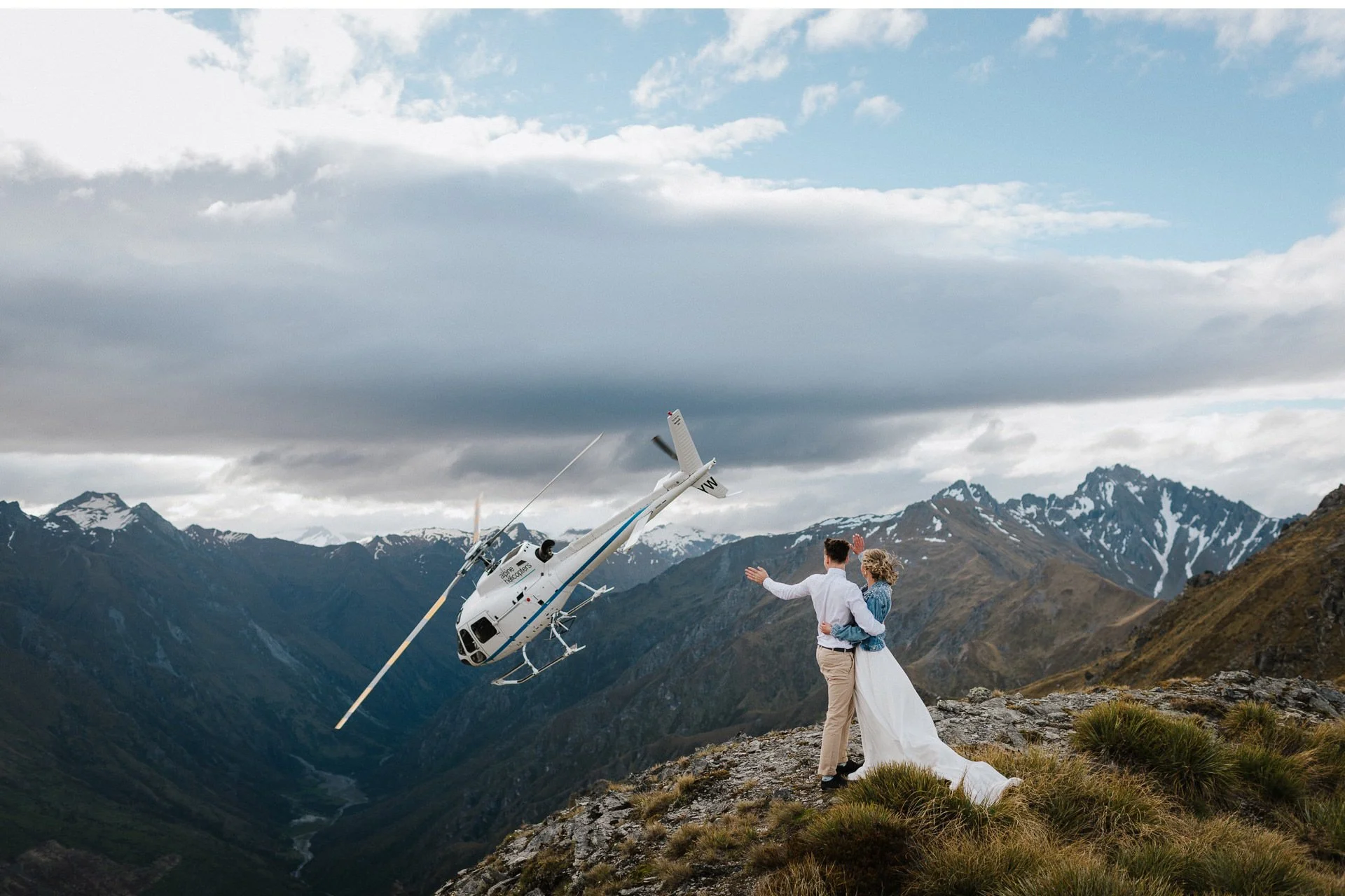 Twin-Peaks-Wanaka-Heli-Elopement-Photographer-031.jpg