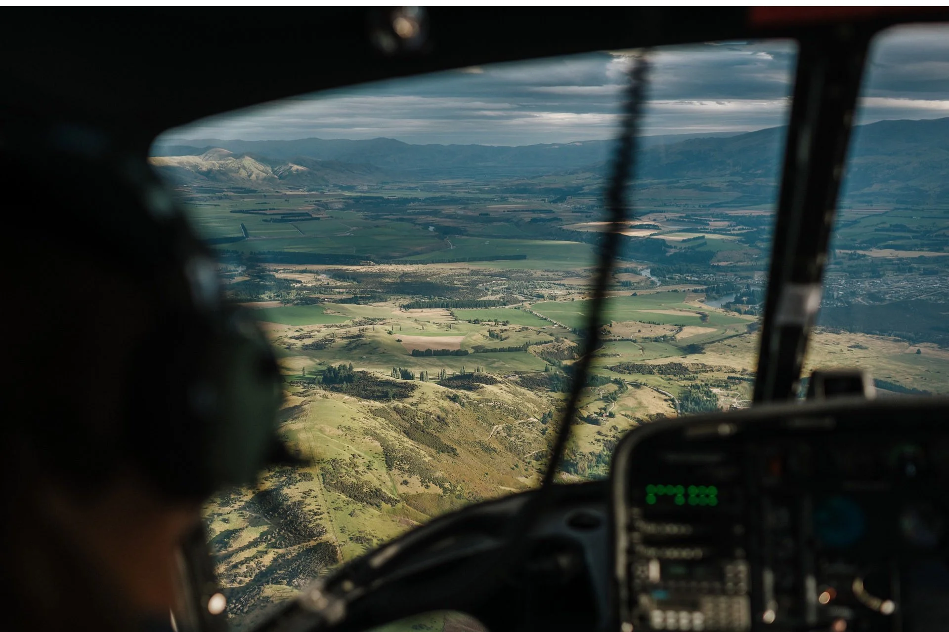 Twin-Peaks-Wanaka-Heli-Elopement-Photographer-032.jpg