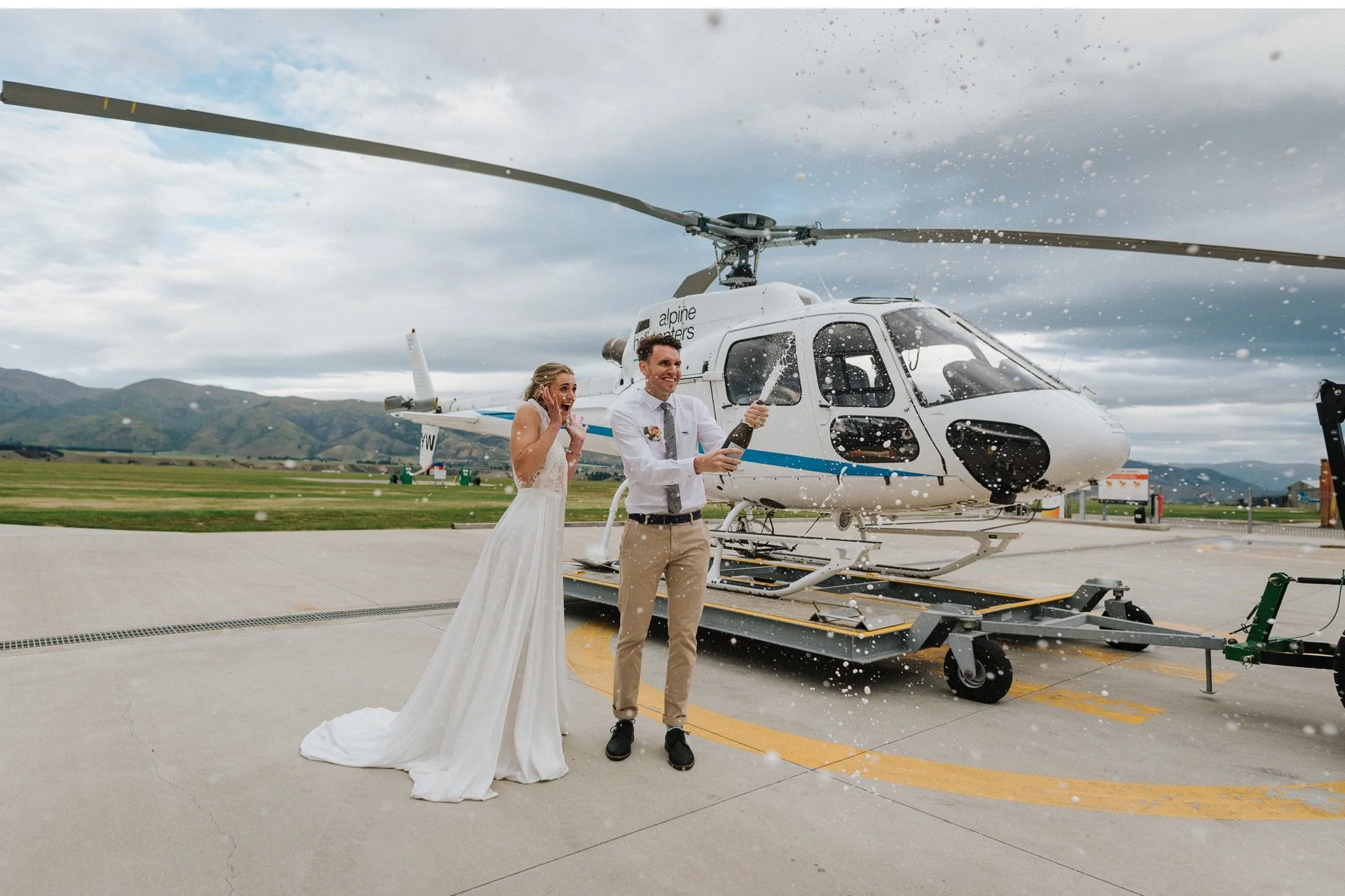 Twin-Peaks-Wanaka-Heli-Elopement-Photographer-033.jpg