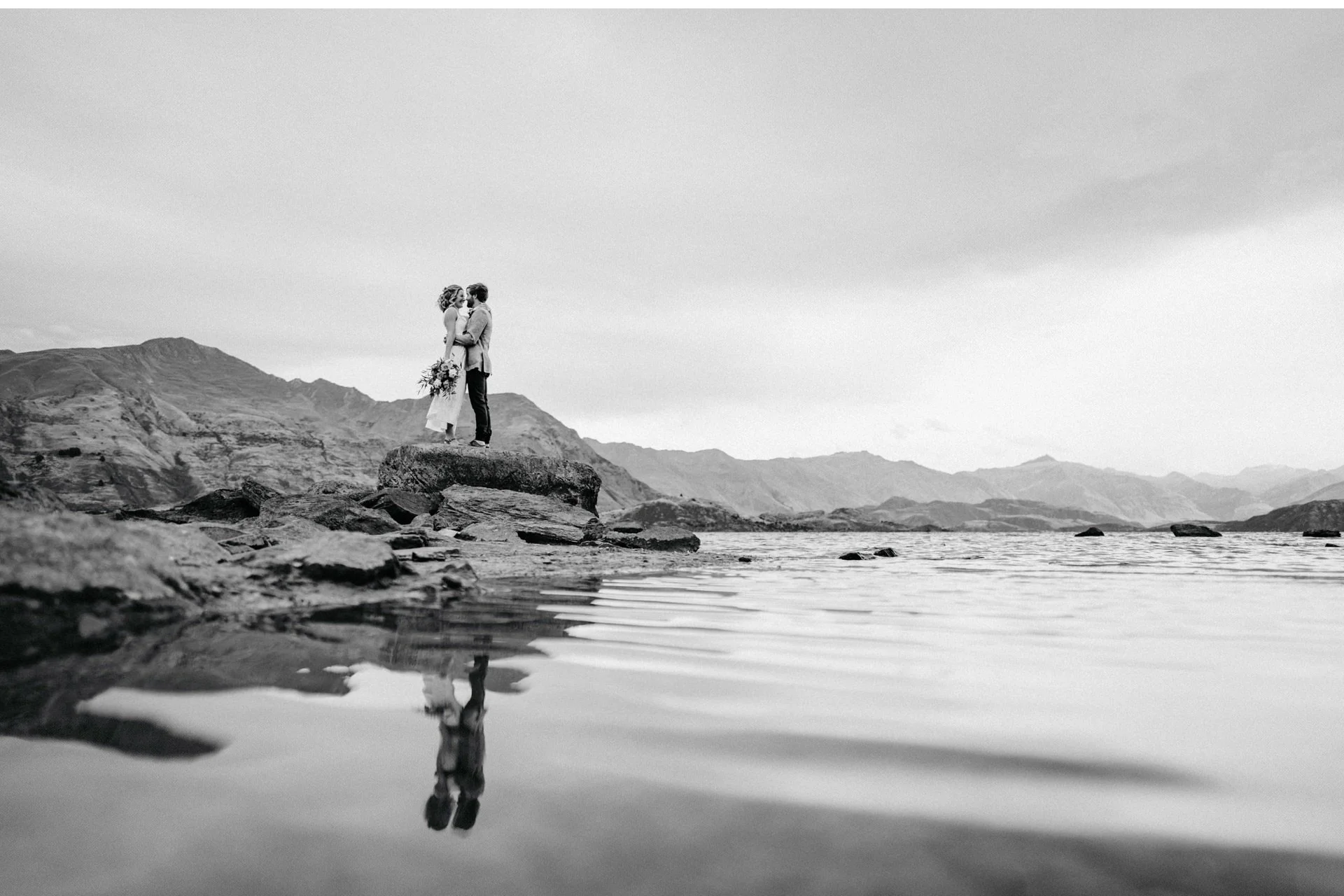 Wanaka-Backyard-Elopement-Photographer--009.jpg